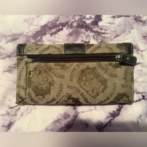 Betty Boop Brown Canvas Wallet - Icon Patch Accent - Picture 3 of 3